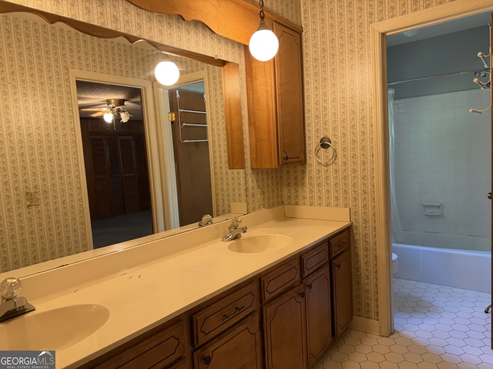 257 Lonnie Burke RD Portal, GA 30450