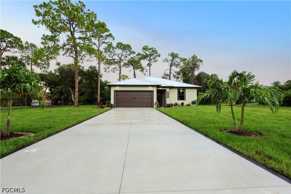 Pinetree Circle Labelle, FL 33935