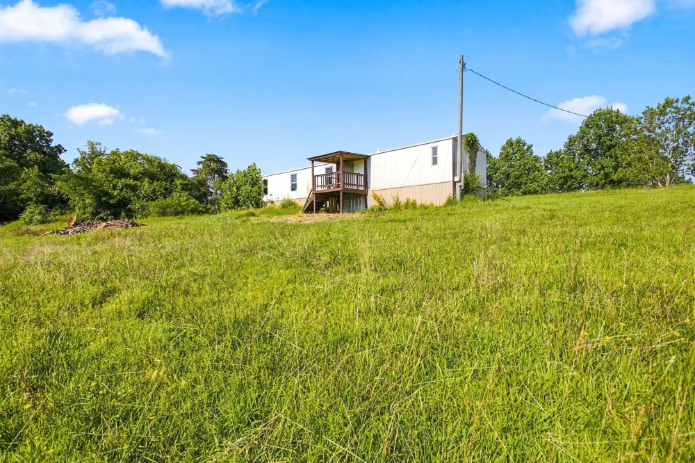 940 N Brace Rd Summertown, TN 38483