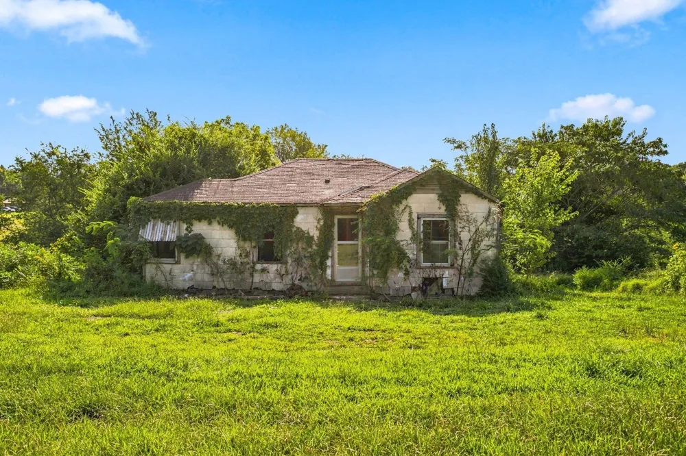 940 N Brace Rd Summertown, TN 38483