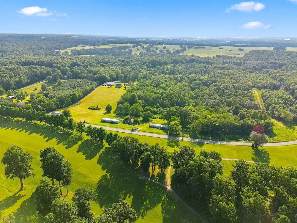940 N Brace Rd Summertown, TN 38483