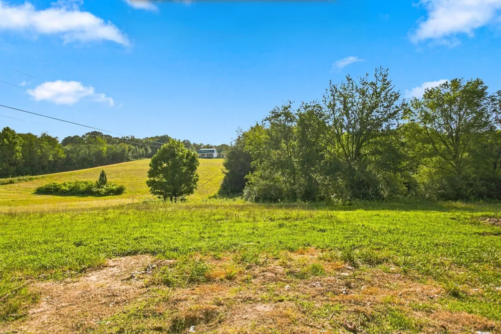940 N Brace Rd Summertown, TN 38483