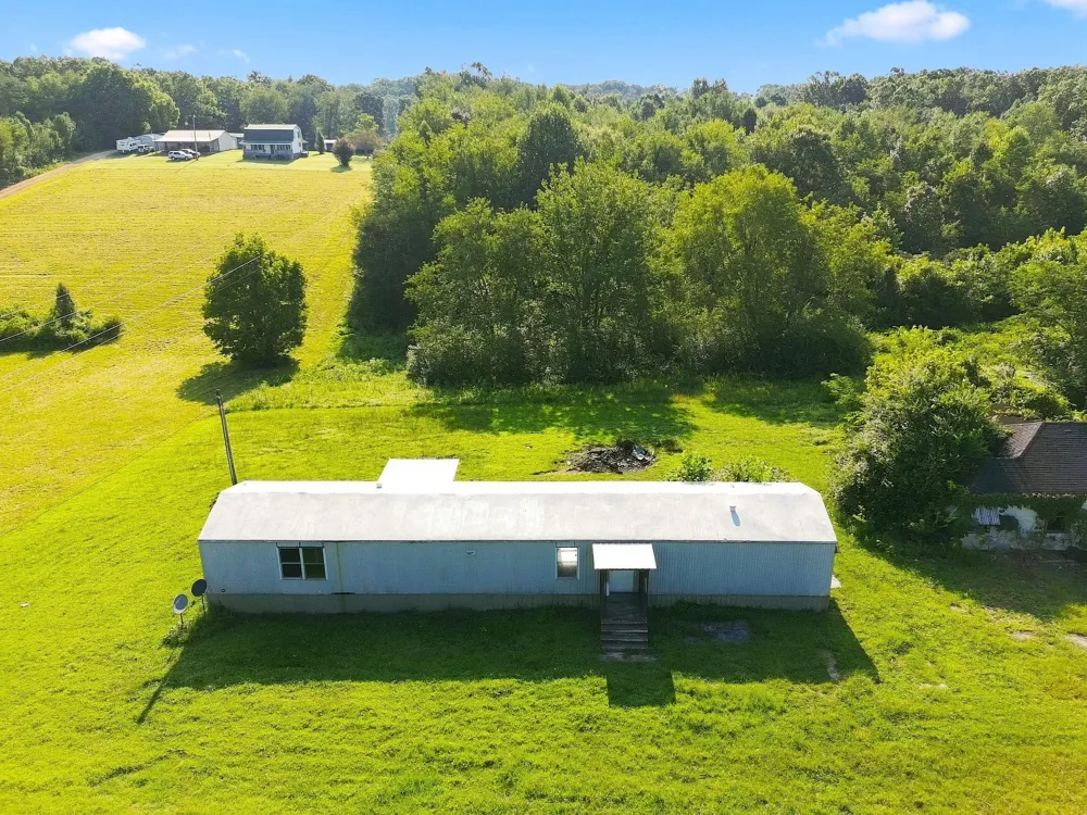 940 N Brace Rd Summertown, TN 38483