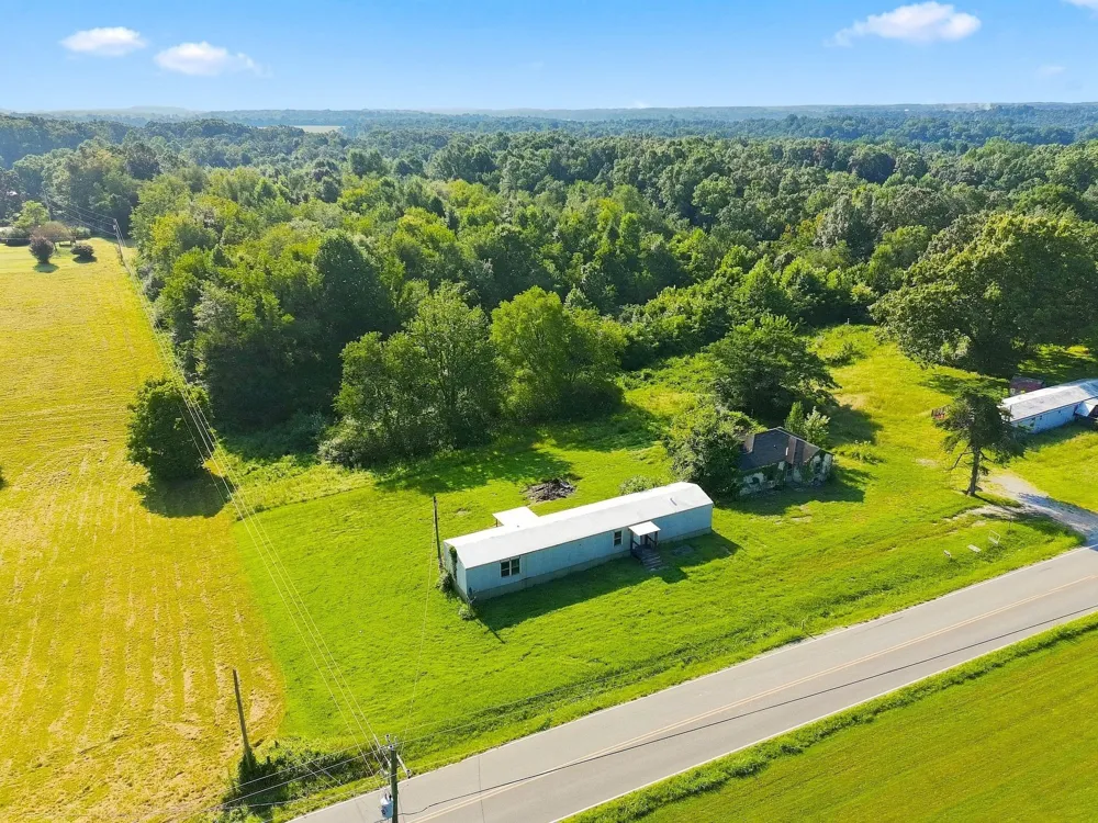 940 N Brace Rd Summertown, TN 38483