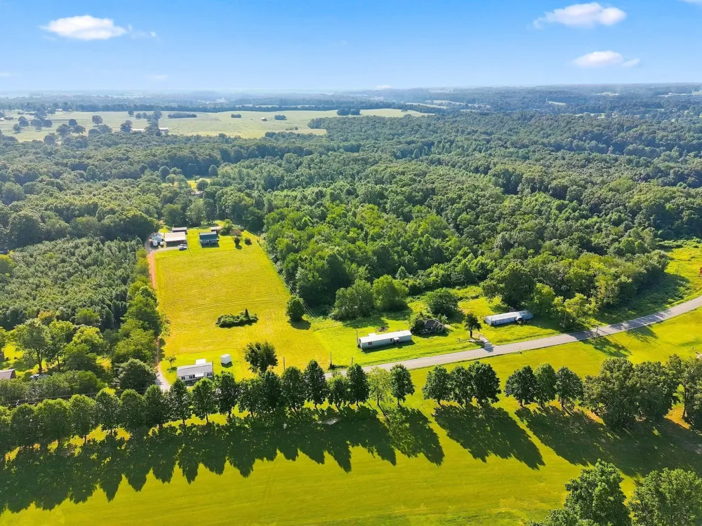 940 N Brace Rd Summertown, TN 38483