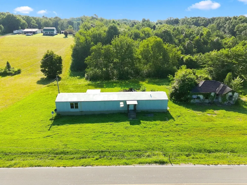 940 N Brace Rd Summertown, TN 38483