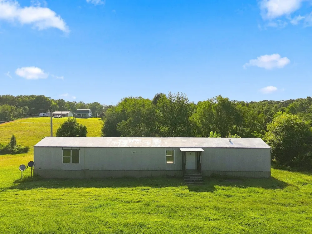 940 N Brace Rd Summertown, TN 38483