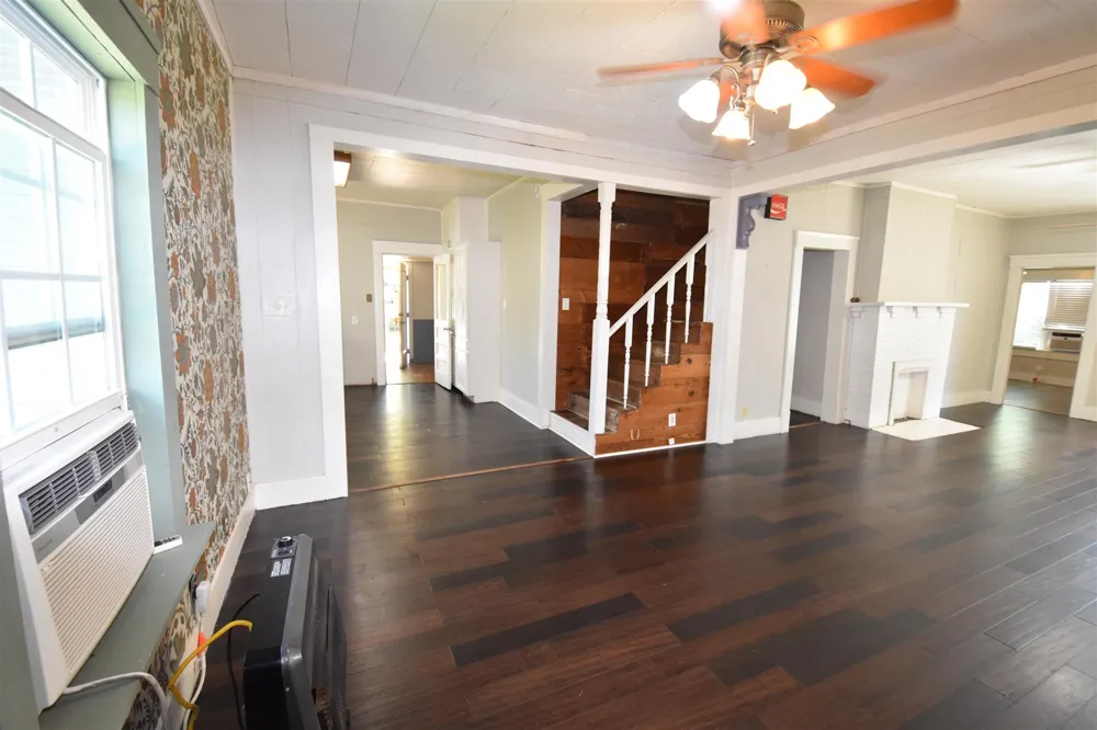 215 E 11th Street Bonham, TX 75418