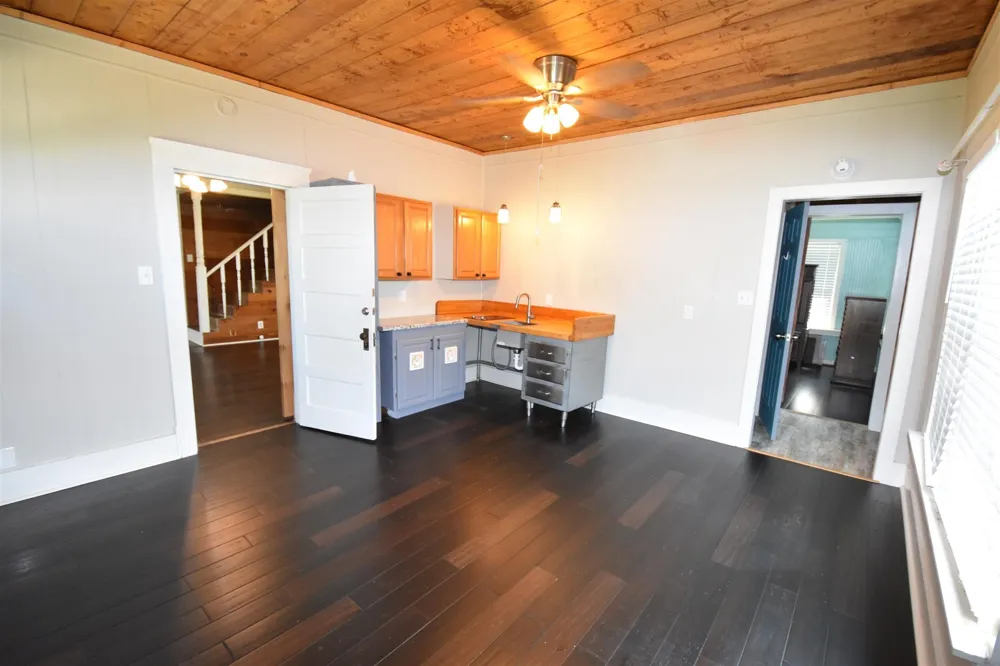 215 E 11th Street Bonham, TX 75418