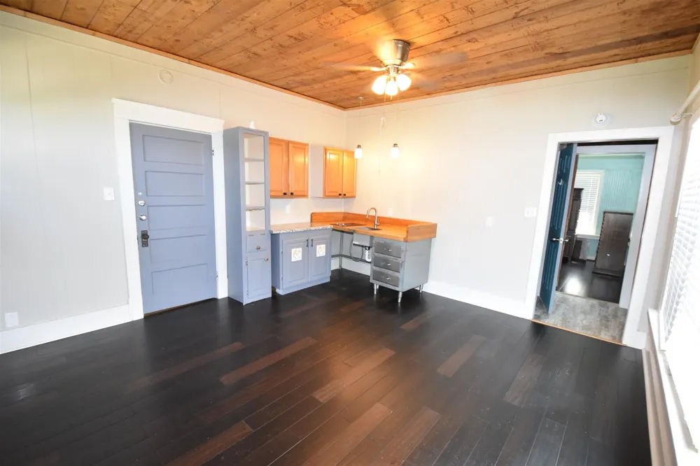 215 E 11th Street Bonham, TX 75418