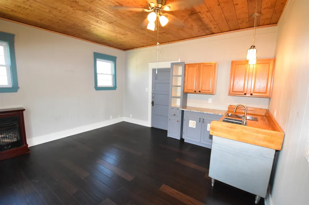 215 E 11th Street Bonham, TX 75418