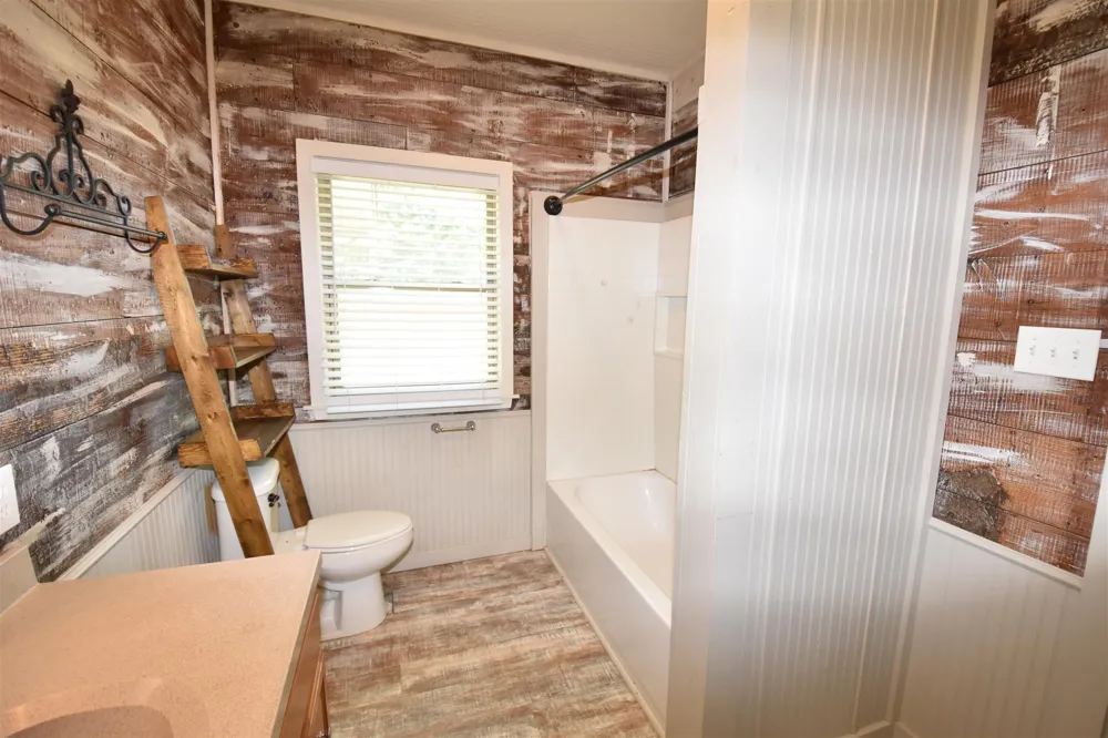215 E 11th Street Bonham, TX 75418