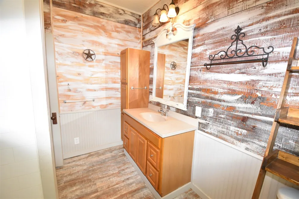 215 E 11th Street Bonham, TX 75418