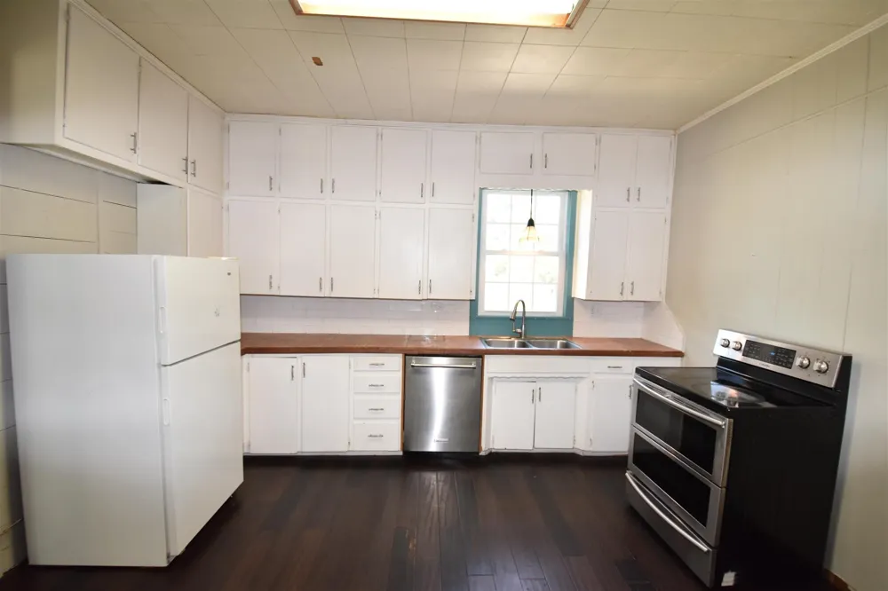 215 E 11th Street Bonham, TX 75418