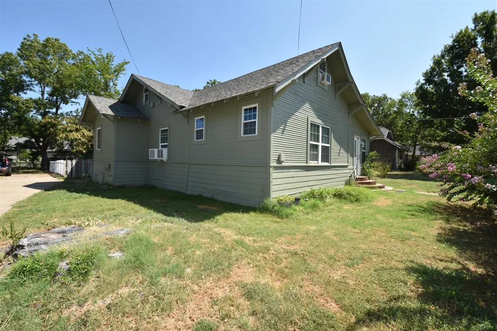 215 E 11th Street Bonham, TX 75418