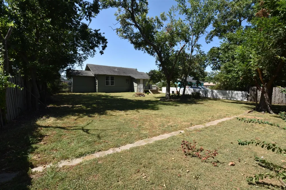 215 E 11th Street Bonham, TX 75418