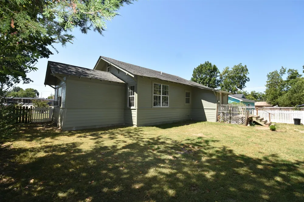 215 E 11th Street Bonham, TX 75418