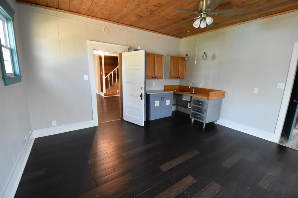 215 E 11th Street Bonham, TX 75418