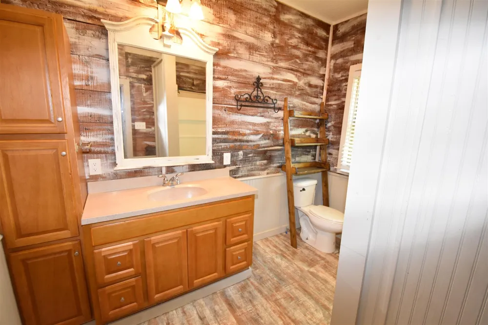 215 E 11th Street Bonham, TX 75418