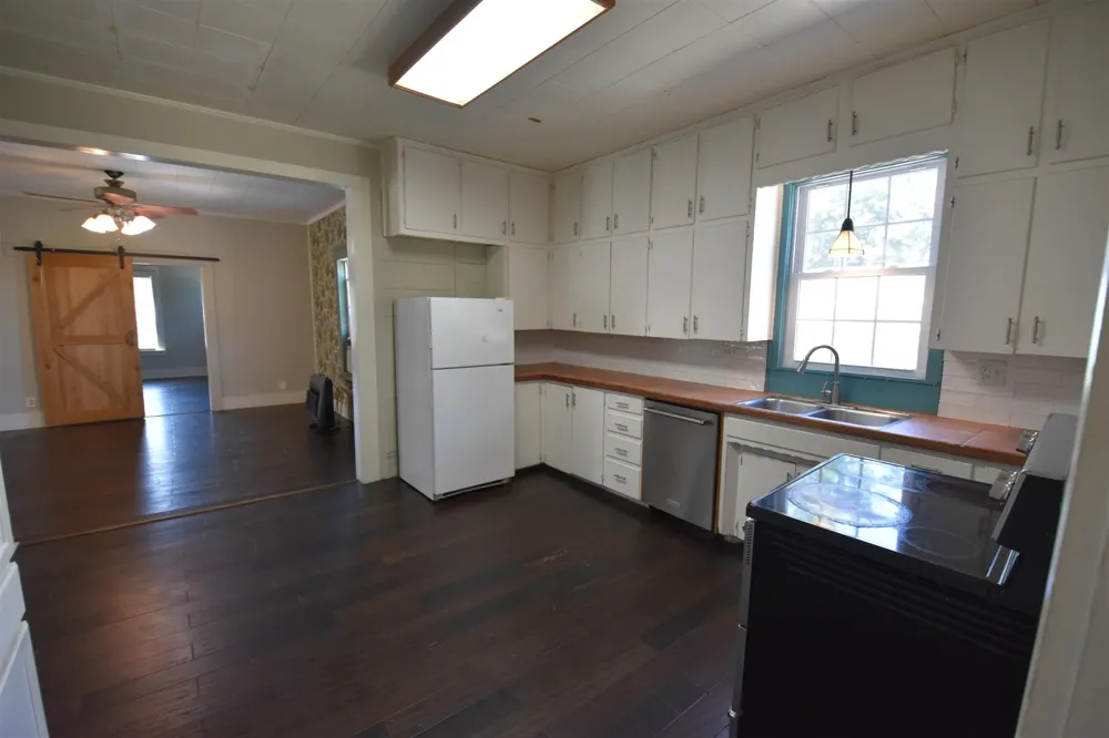 215 E 11th Street Bonham, TX 75418
