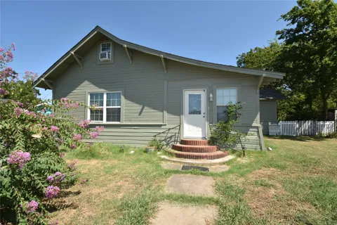215 E 11th Street