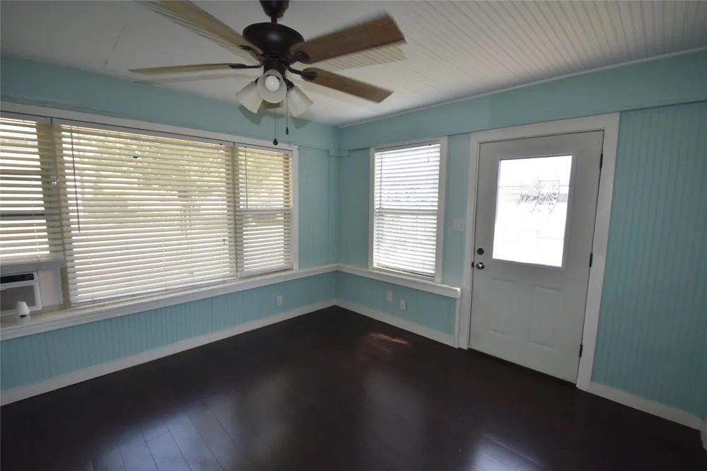 215 E 11th Street Bonham, TX 75418