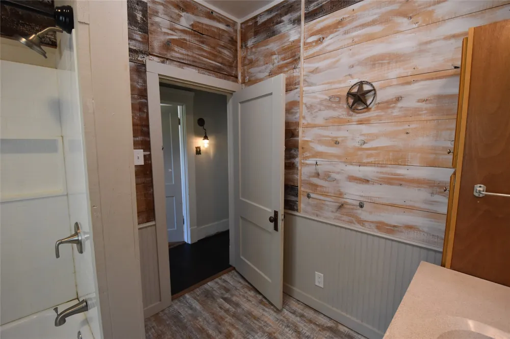 215 E 11th Street Bonham, TX 75418