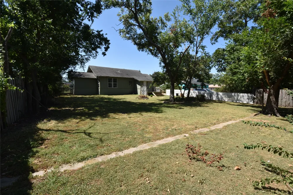 215 E 11th Street Bonham, TX 75418