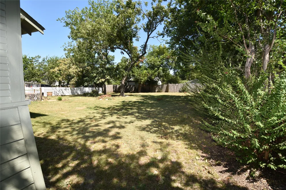 215 E 11th Street Bonham, TX 75418