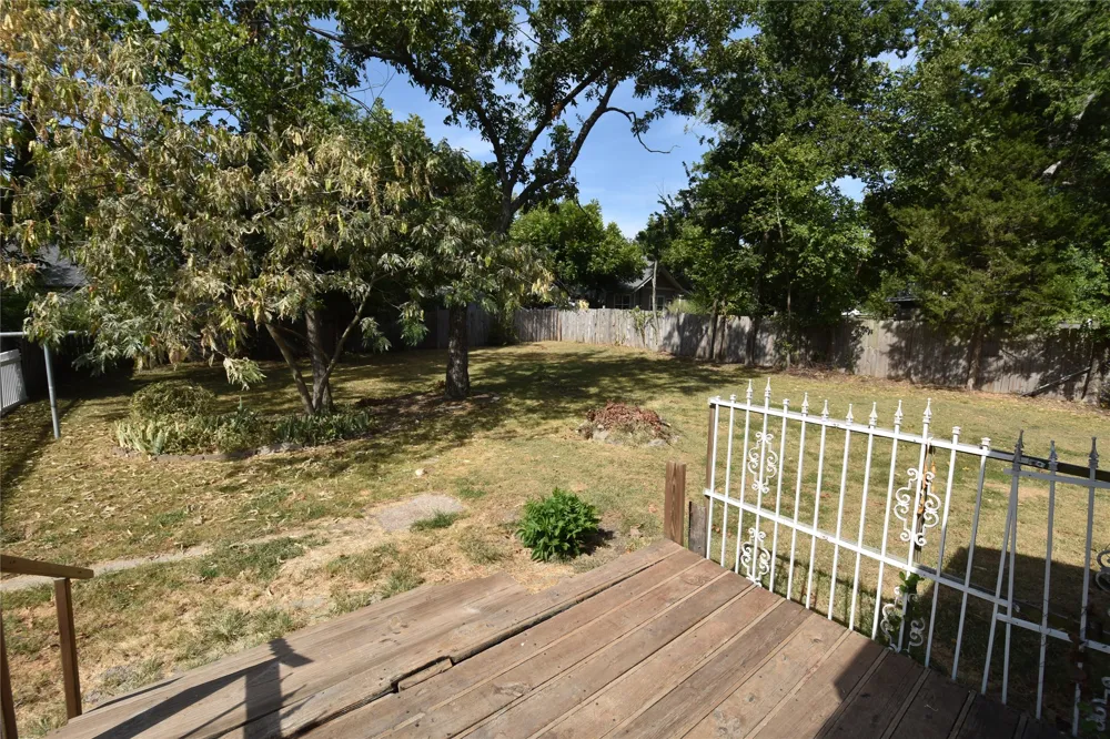215 E 11th Street Bonham, TX 75418