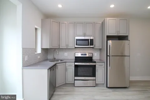 3718 HAVERFORD AVENUE #2R