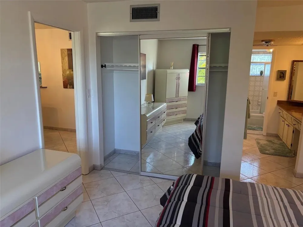 4050 NW 42ND AVENUE #415 Lauderdale Lakes, FL 33319