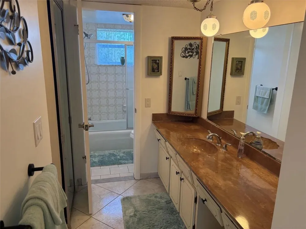 4050 NW 42ND AVENUE #415 Lauderdale Lakes, FL 33319