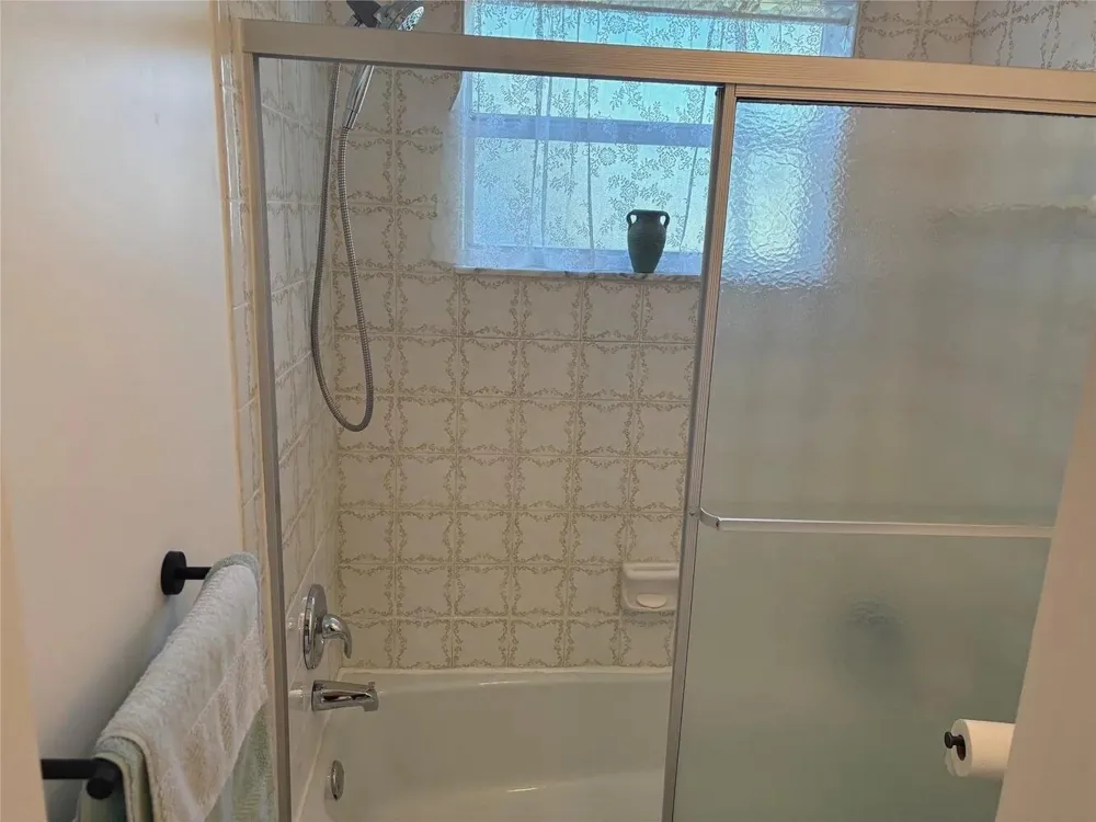 4050 NW 42ND AVENUE #415 Lauderdale Lakes, FL 33319