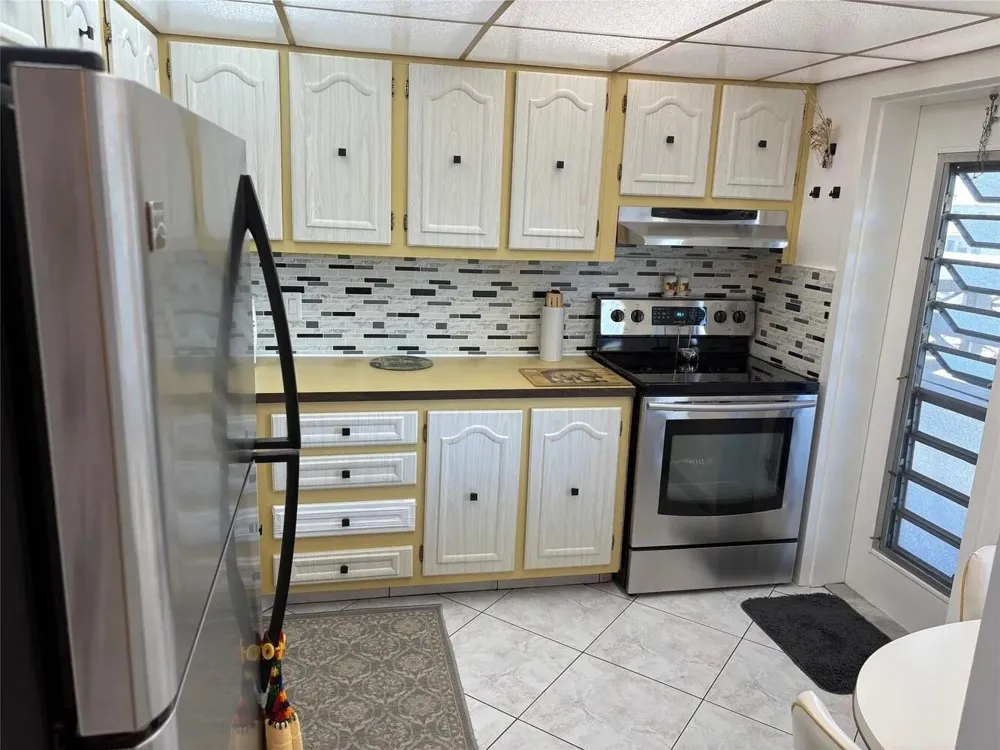 4050 NW 42ND AVENUE #415 Lauderdale Lakes, FL 33319