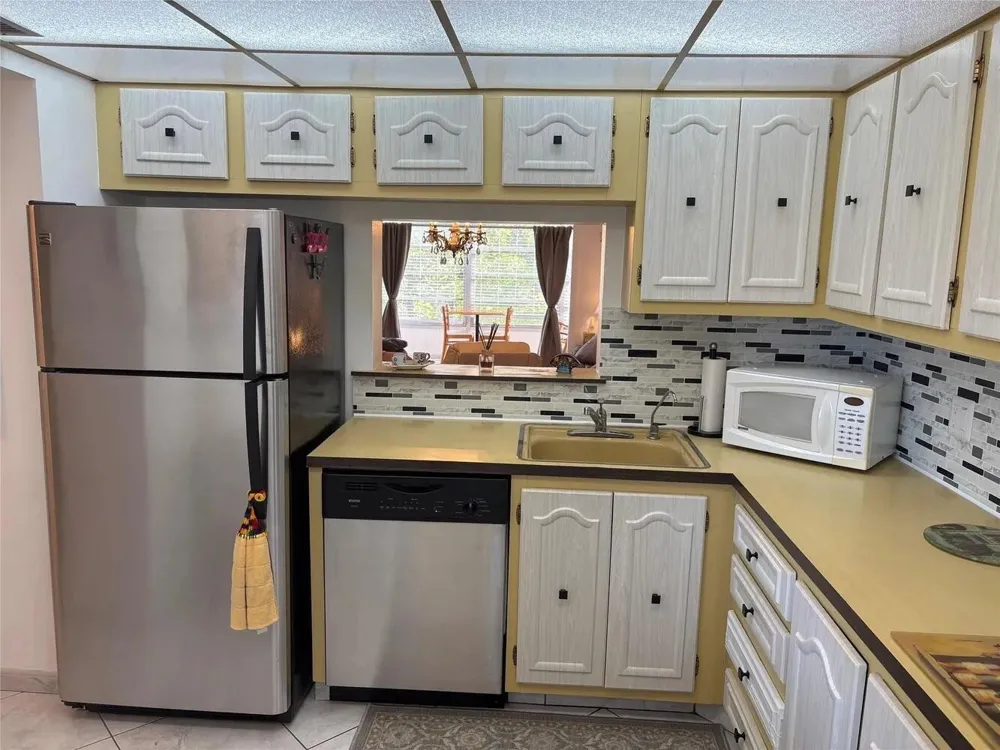 4050 NW 42ND AVENUE #415 Lauderdale Lakes, FL 33319