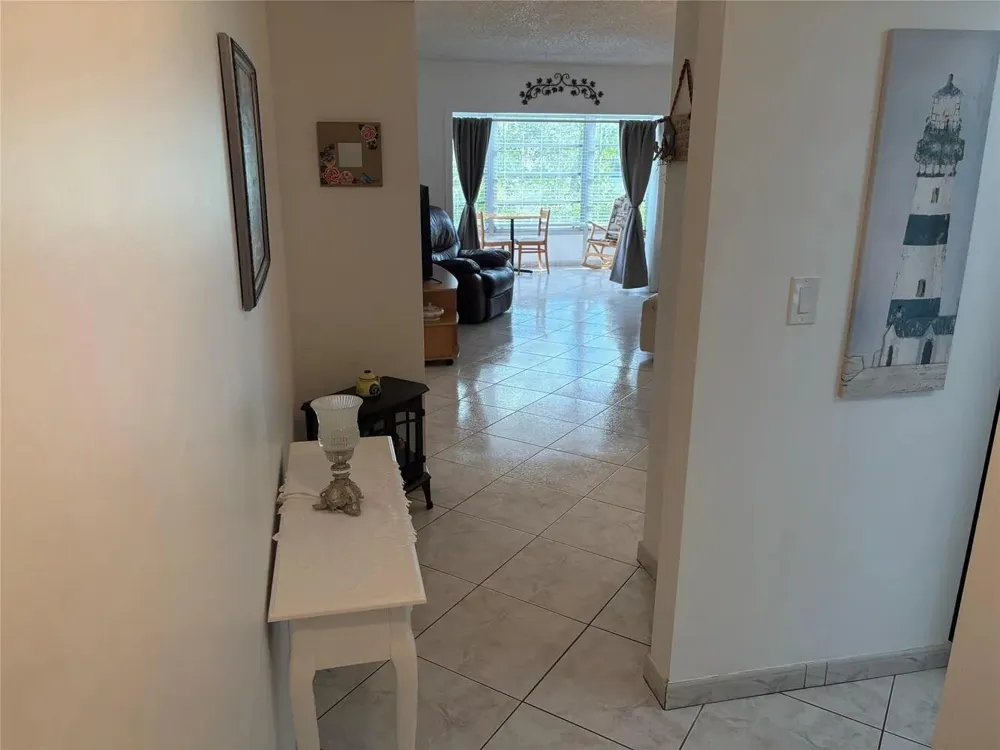4050 NW 42ND AVENUE #415 Lauderdale Lakes, FL 33319