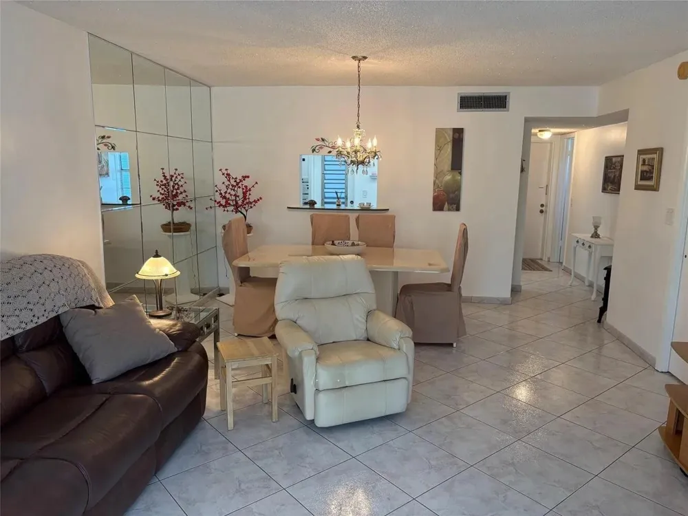 4050 NW 42ND AVENUE #415 Lauderdale Lakes, FL 33319