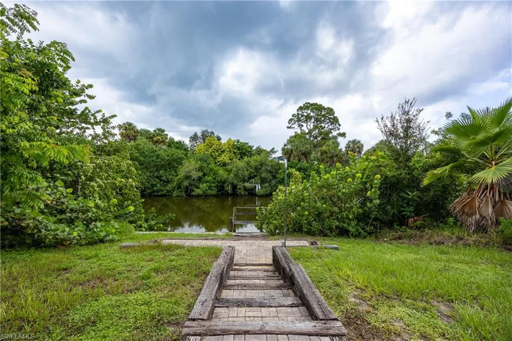 2016 Pellam Boulevard Port Charlotte, FL 33948