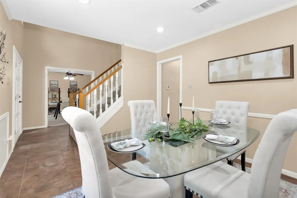 1915 E Lake Drive Huntsville, TX 77340