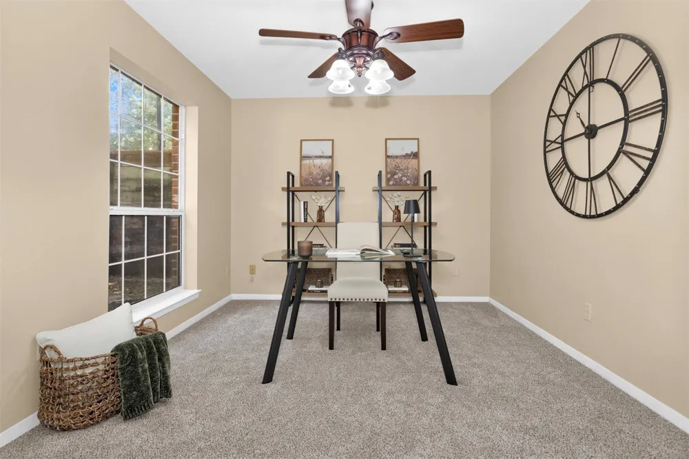 1915 E Lake Drive Huntsville, TX 77340