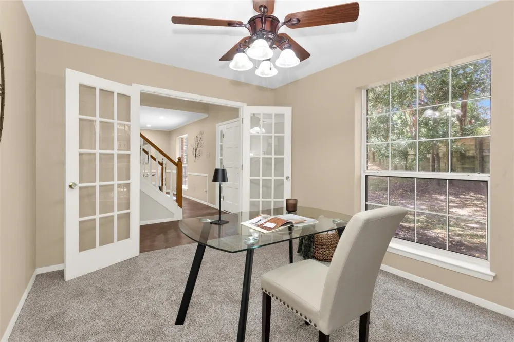 1915 E Lake Drive Huntsville, TX 77340