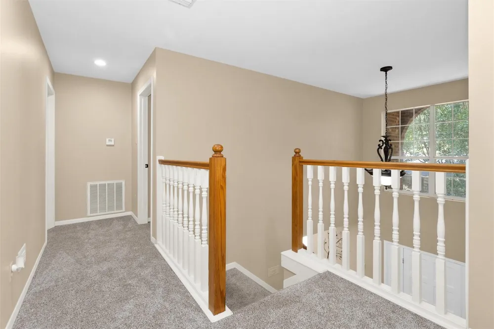1915 E Lake Drive Huntsville, TX 77340