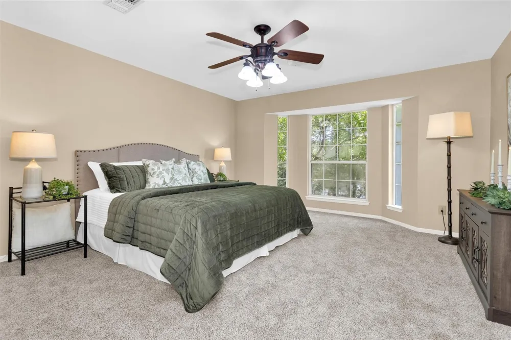 1915 E Lake Drive Huntsville, TX 77340