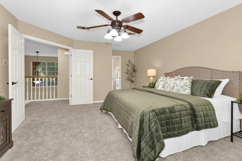 1915 E Lake Drive Huntsville, TX 77340