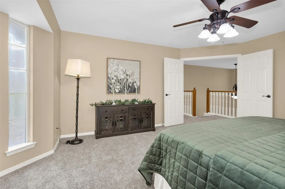 1915 E Lake Drive Huntsville, TX 77340