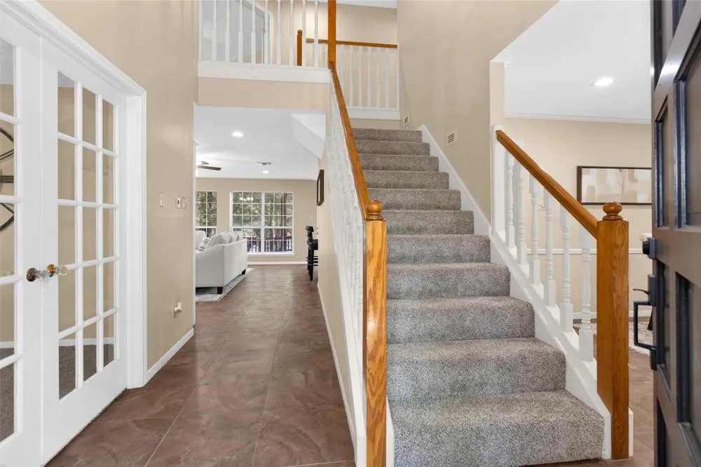 1915 E Lake Drive Huntsville, TX 77340