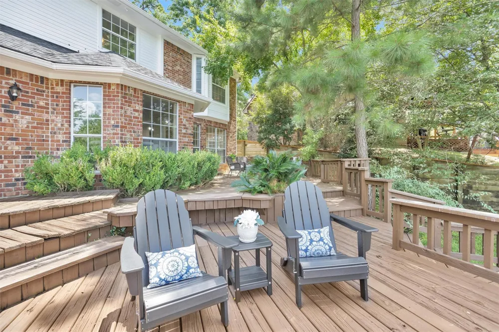 1915 E Lake Drive Huntsville, TX 77340