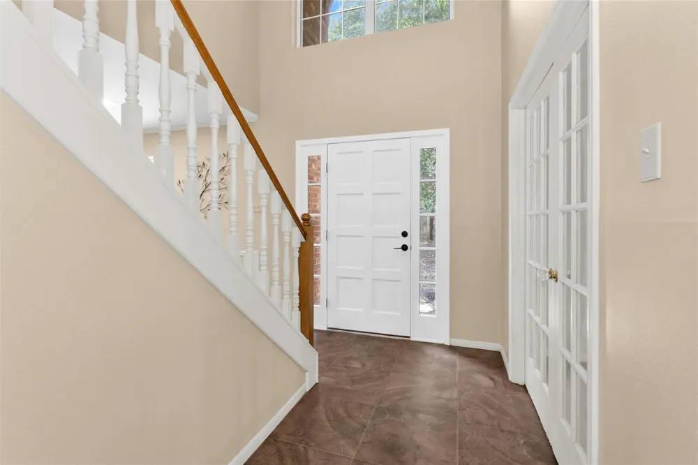 1915 E Lake Drive Huntsville, TX 77340