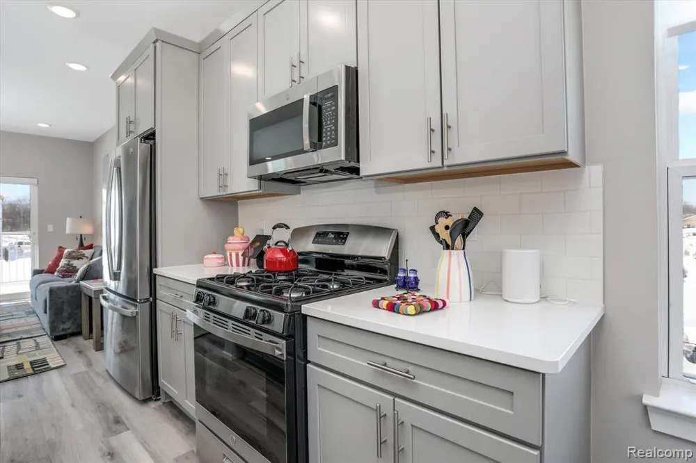 4861 Lismore Lane Troy City, MI 48085